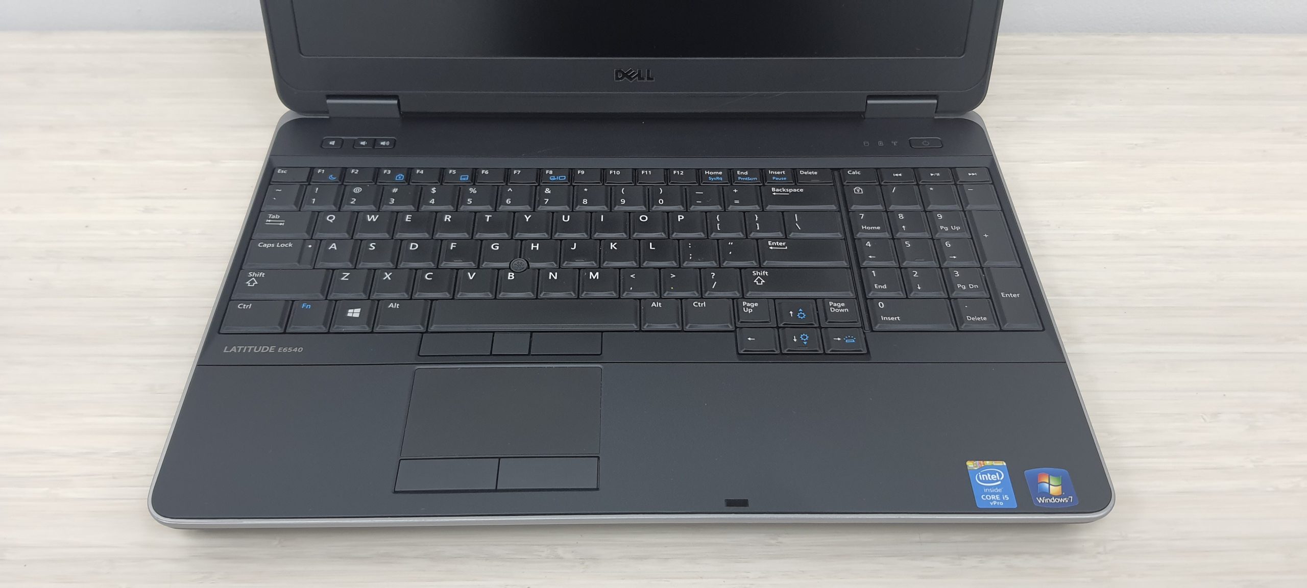 Laptop Dell Latitude E6540 Intel Core i5 4th Gen 8GB RAM + 250GB SSD - Imagen 3