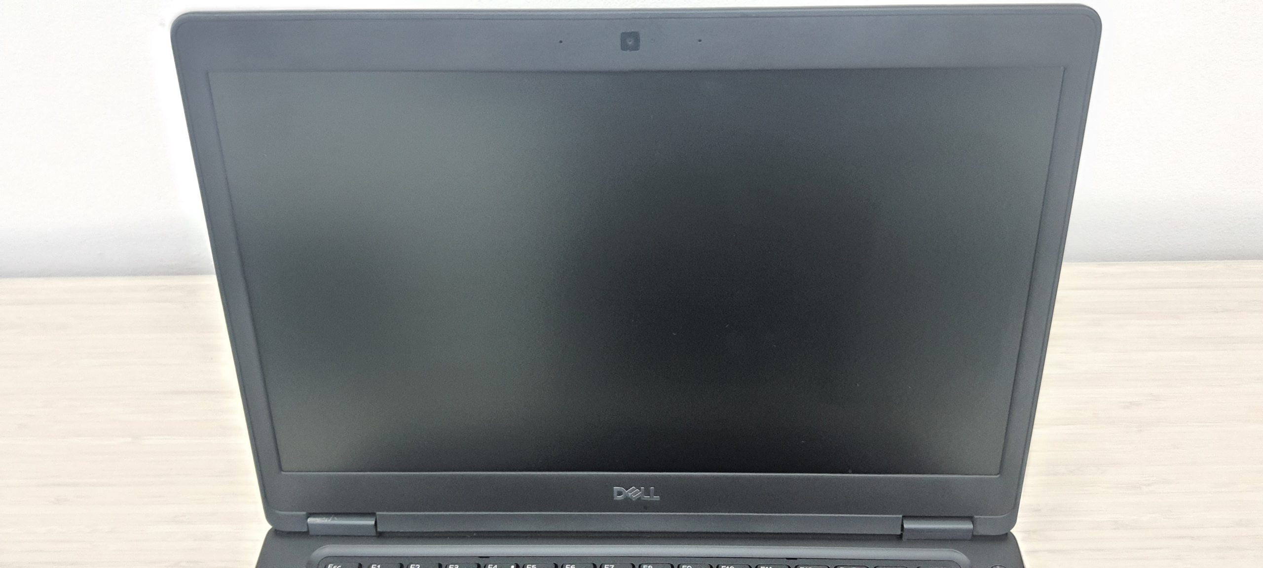 Laptop Dell Latitude 5490 Intel Core i7 8th Gen 16GB RAM + 128GB SSD - Imagen 3