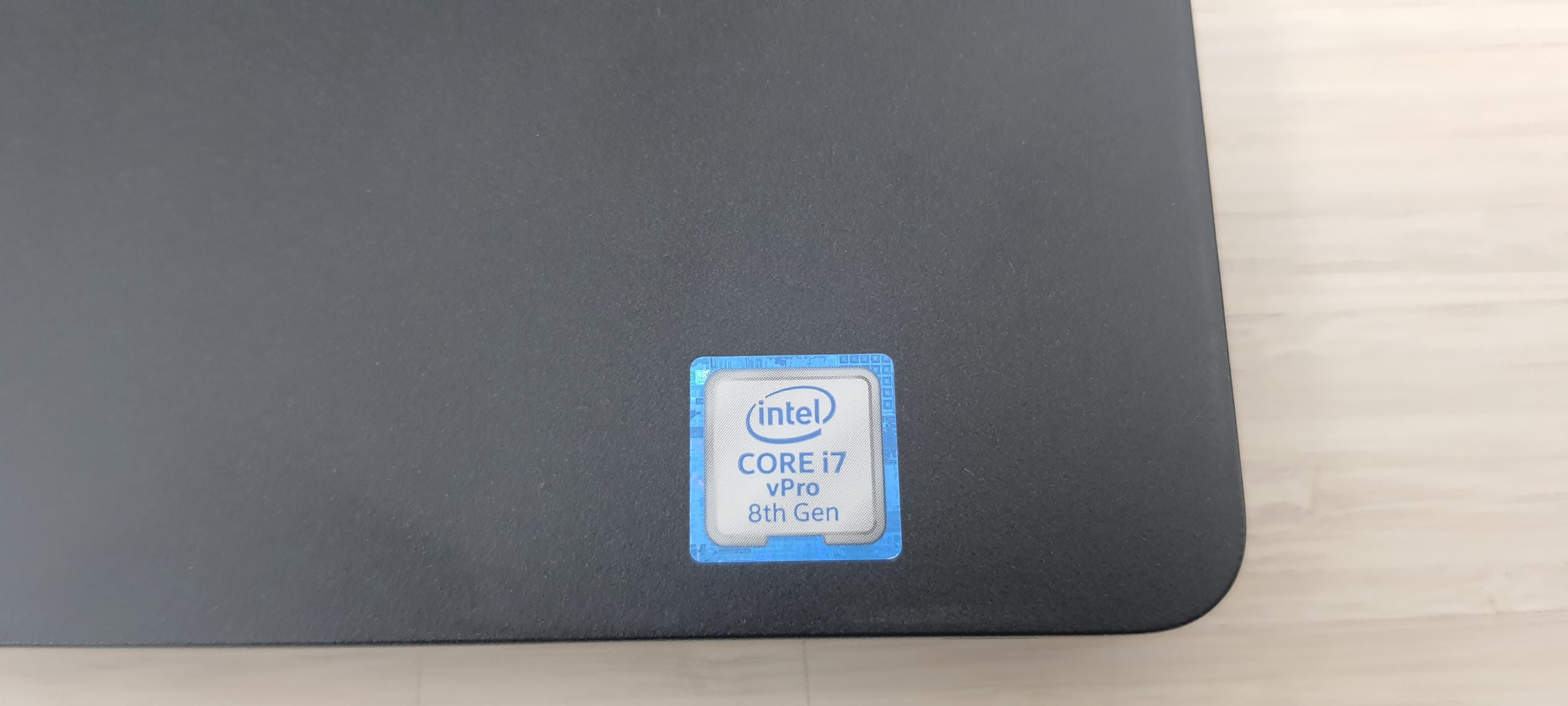 Laptop Dell Latitude 5490 Intel Core i7 8th Gen 16GB RAM + 128GB SSD - Imagen 6